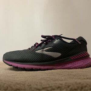 Brooks Women's Black and Pink Athletic Shoes